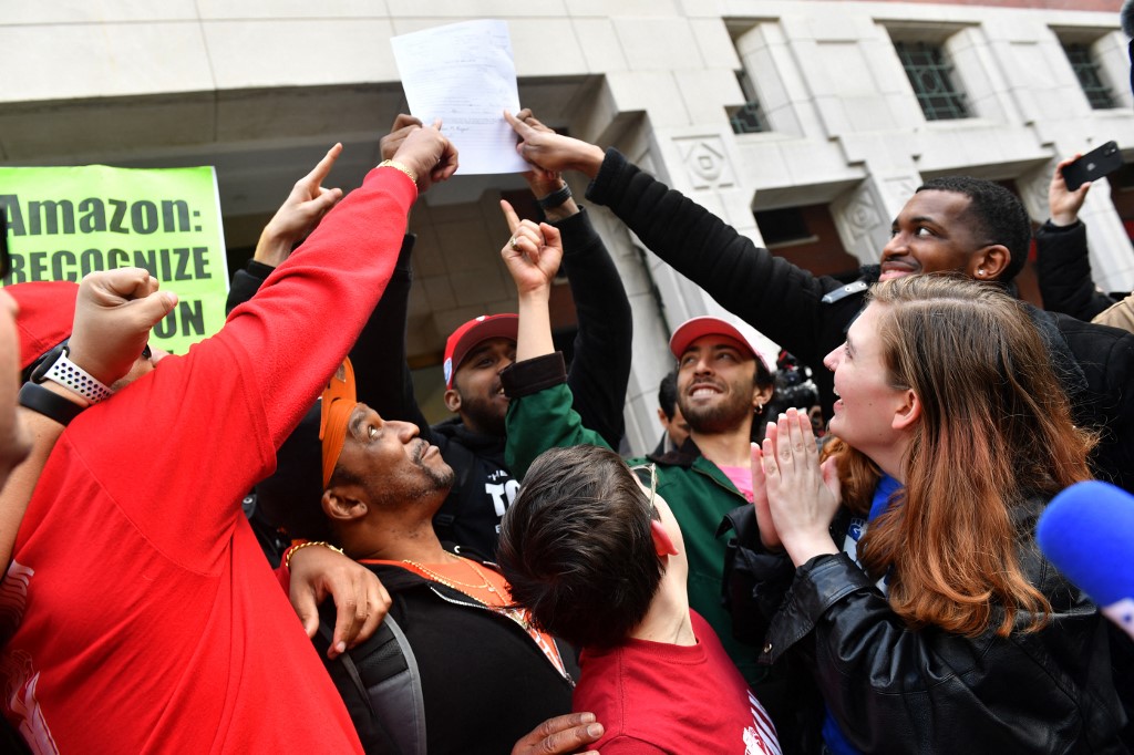 Victoire historique pour le premier syndicat chez Amazon aux Etats-Unis