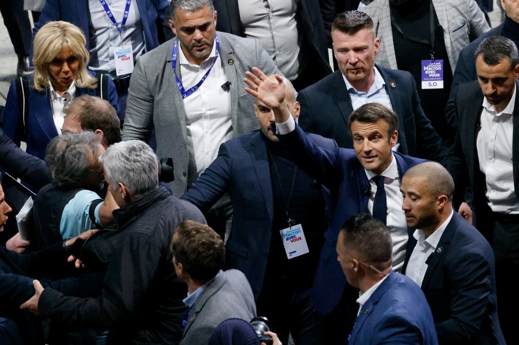 Présidentielle française: Macron galvanise ses troupes avec un meeting géant
