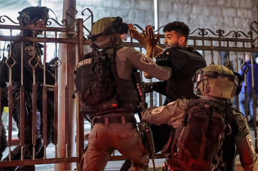 Heurts entre Palestiniens et policiers israéliens à Jérusalem