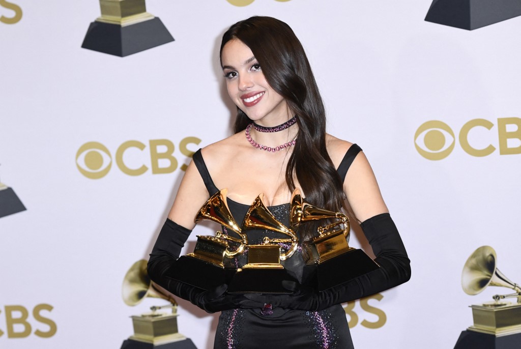 Ukraine, Oscars, Batiste, hommage aux morts: les temps forts des 64e Grammy Awards
