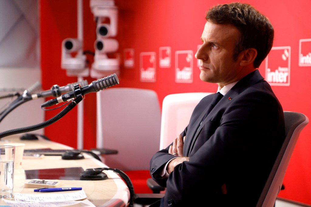 Apprentissage à 12 ans: Macron accuse Mélenchon de «relayer une fake news»