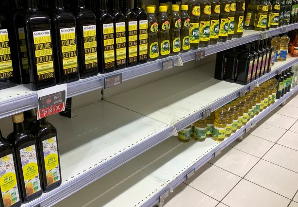 Pénurie: les industriels français pourront remplacer l’huile de tournesol dans leurs produits
