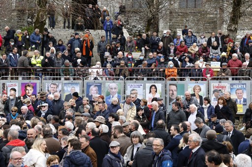 Présidentielle J-4: la gauche radicale en embuscade, l'écart Macron-Le Pen se resserre
