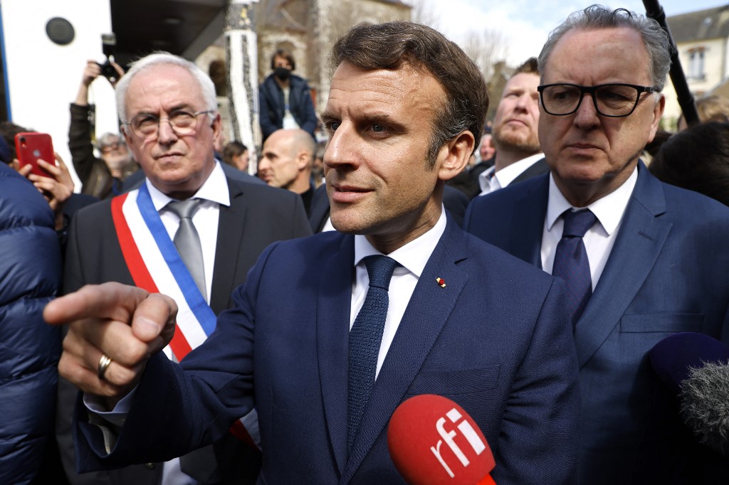 France: Emmanuel Macron, un président porté aux nues ou détesté