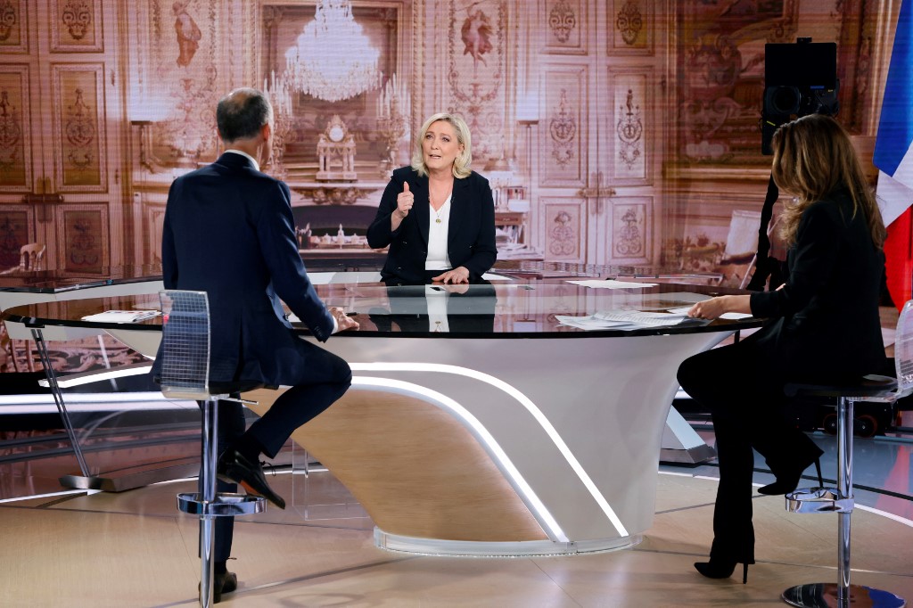 Le Pen demande le rappel de l'ambassadeur de France en Russie