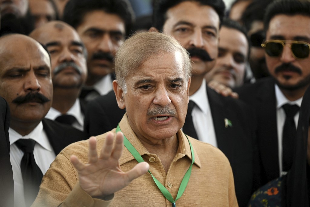 Pakistan: Shehbaz Sharif aux portes du pouvoir après la chute d'Imran Khan