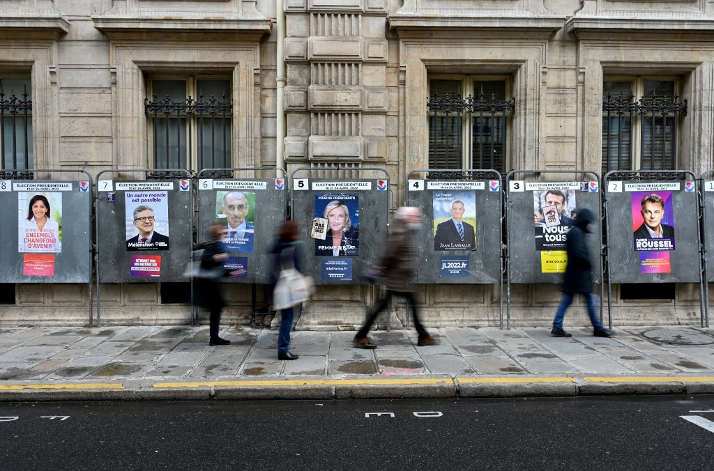 Présidentielle en France J-2: dernières heures d'une campagne hors normes