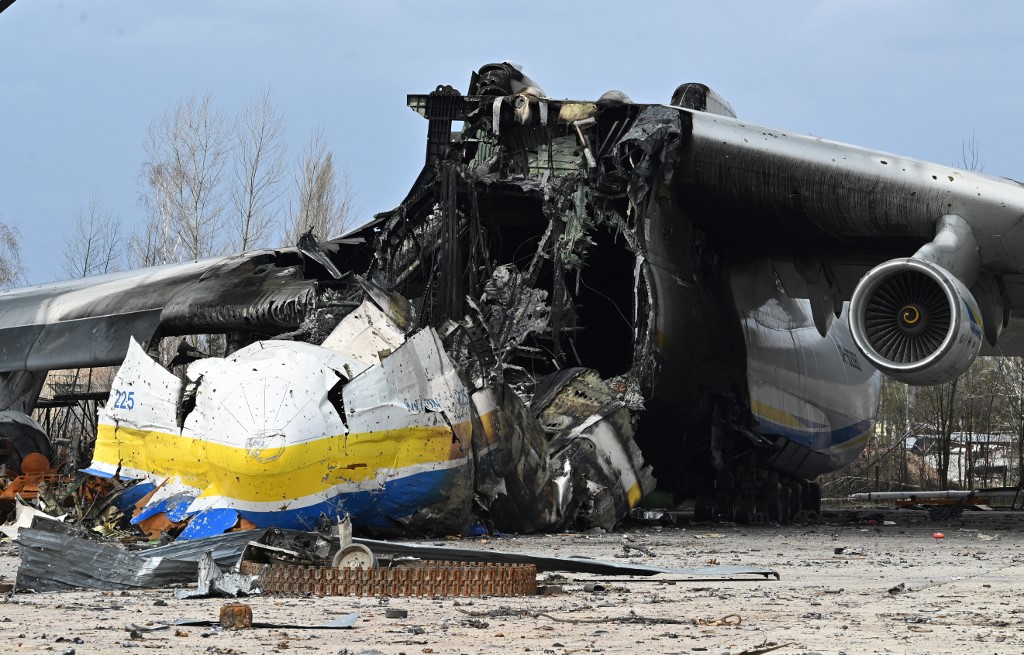 Ukraine: bombardement de l'aéroport de Dnipro, «complètement détruit», selon le gouverneur