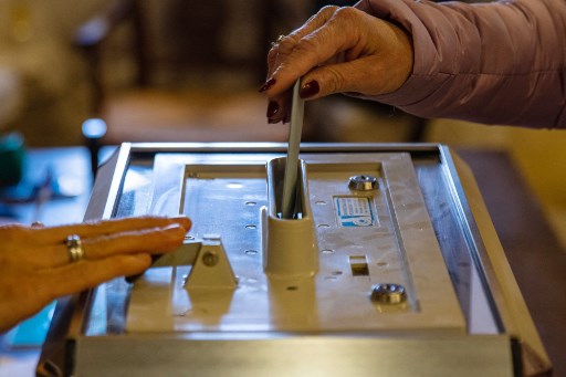 Présidentielle: suspense sur fond de forte abstention au premier tour