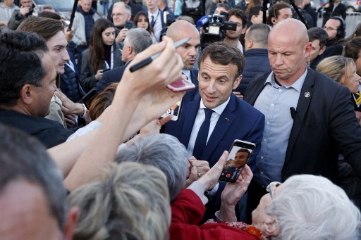 Présidentielle: Macron se dit prêt à «bouger» sur la réforme des retraites