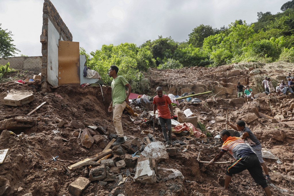 Afrique du Sud: manque d'eau, d'électricité, une semaine après le début des inondations