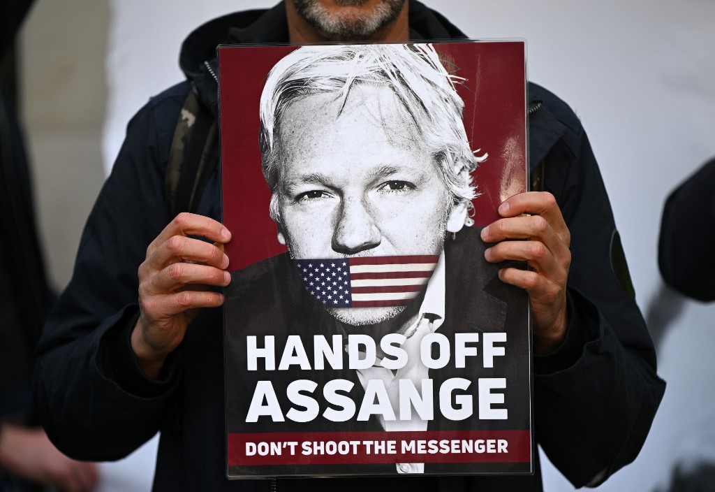 Des défenseurs de la liberté de la presse appellent Londres à refuser d'extrader Assange