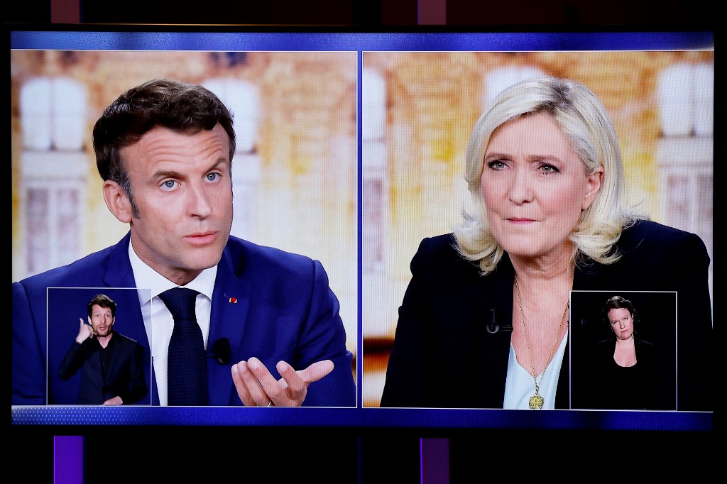 Présidentielle: Le Pen porte ses derniers coups à Macron qui «brutalise»