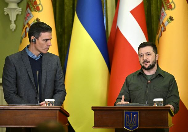 En visite en Ukraine, le Premier ministre espagnol condamne les « atrocités» russes