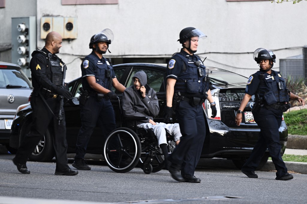 Un tireur blesse quatre personnes à Washington et se suicide