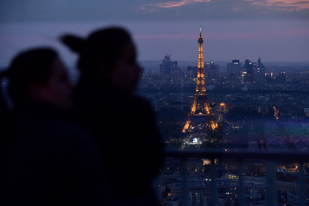 Devant la Tour Eiffel, la joie des partisans du président