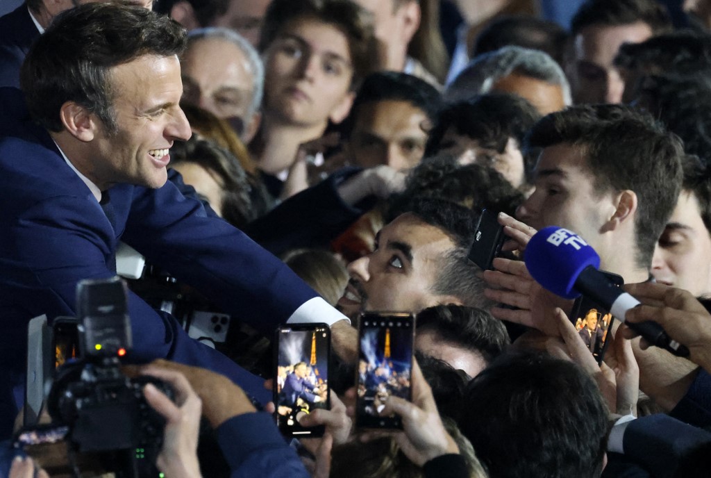 Macron face à une France fracturée et au combat des législatives