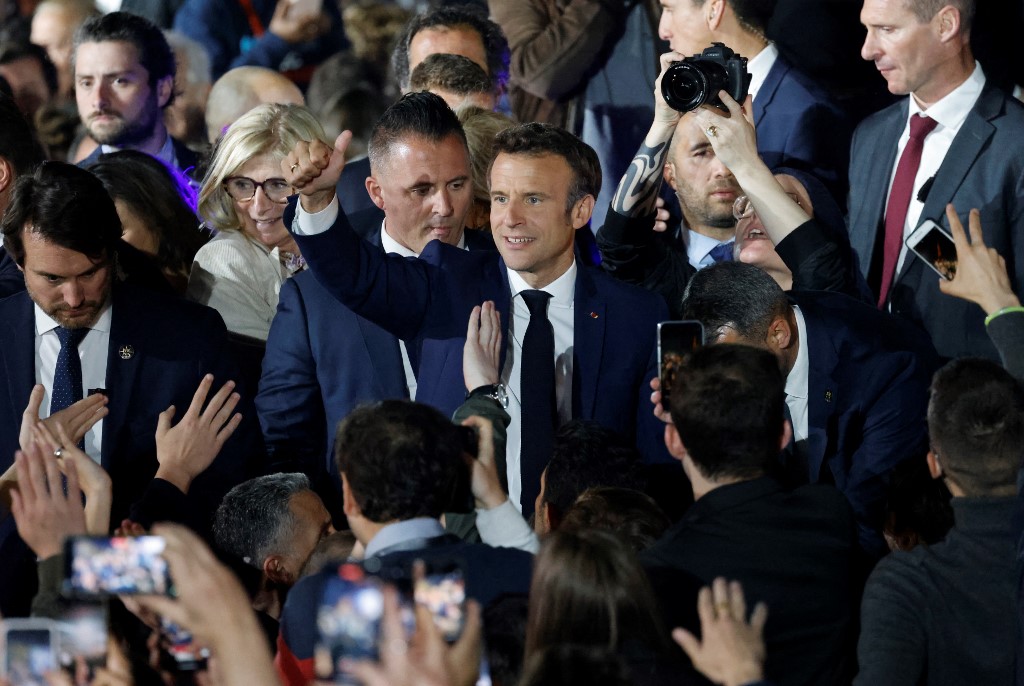 Placé face à l'Histoire, Emmanuel Macron propose un «nouveau commencement»