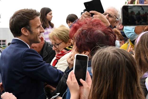 Macron souhaite « un retour au calme et à la concorde» après la bataille présidentielle