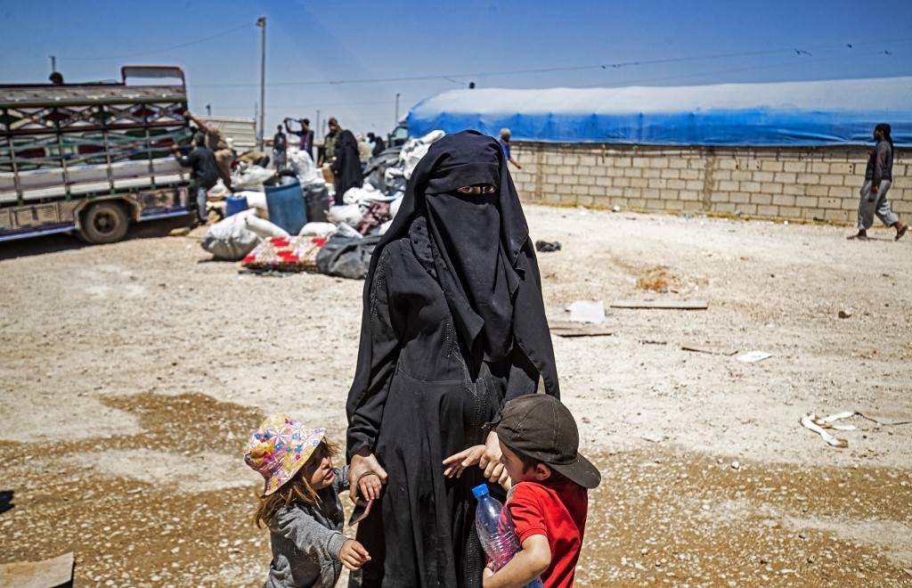 Enfants de djihadistes de Syrie: leurs familles appellent Macron à les rapatrier
