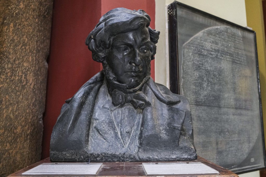 Hiéroglyphes: Paris lance le bicentenaire Champollion avec une exposition