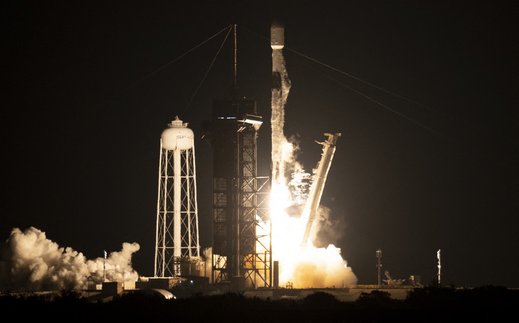 Les quatre membres d'une mission spatiale privée de retour sur Terre lundi