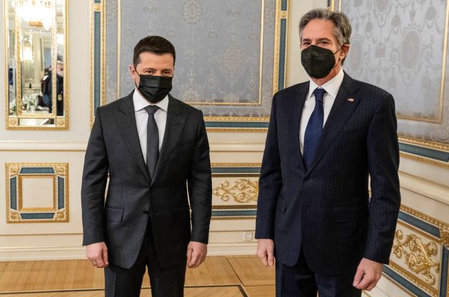 Ukraine: Blinken attendu à Kiev dimanche, frappes meurtrières à Odessa