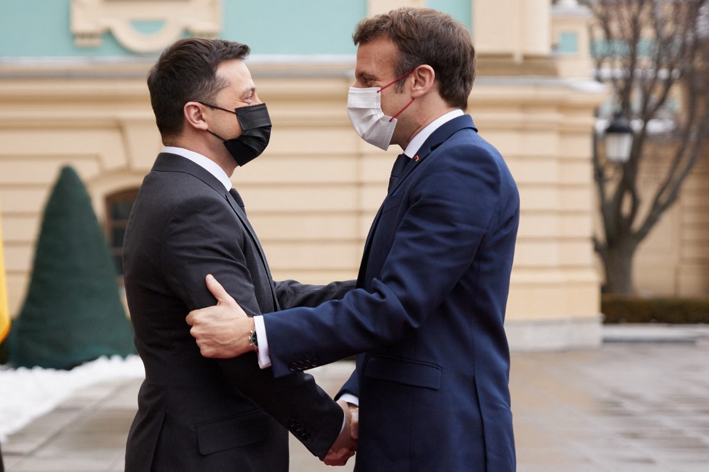 Ukraine: Macron discute avec Zelensky et reçoit le maire de Melitopol