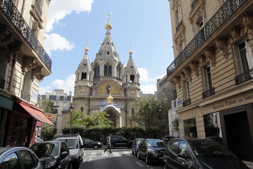 Un incendie détruit une église orthodoxe russe à Paris