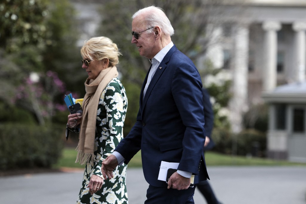 Les Biden déclarent un peu plus de 600.000 dollars de revenus pour 2021