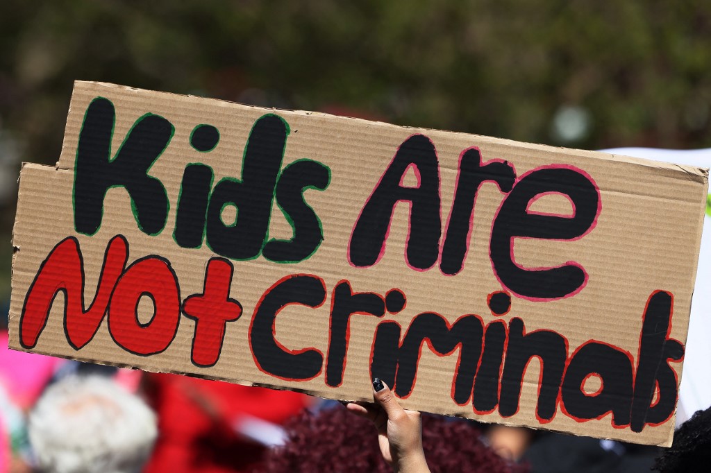 Polémique aux Etats-Unis après la vidéo d'un enfant de 8 ans emmené par la police