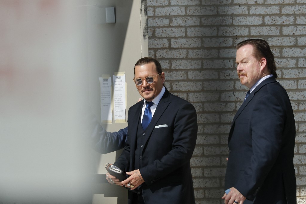 Au tribunal, Johnny Depp se présente comme victime de violences conjugales