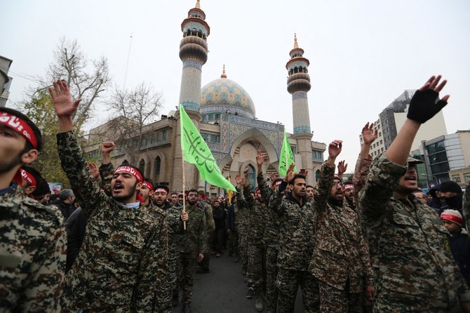 Les gardiens de la révolution iraniens participent à un rassemblement anti-américain pour protester contre les meurtres du commandant militaire iranien Qasem Soleimani et du chef paramilitaire irakien Abu Mahdi Al-Muhandis. (Dossier/AFP)