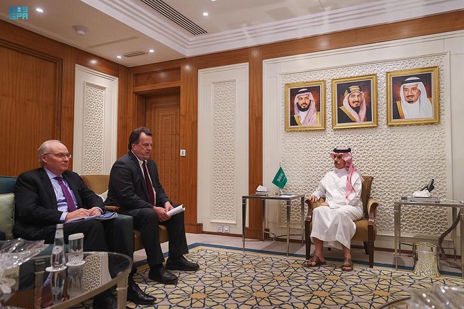 Le prince Faisal ben Farhane rencontre le coordinateur humanitaire de l'ONU pour le Yémen à Riyad