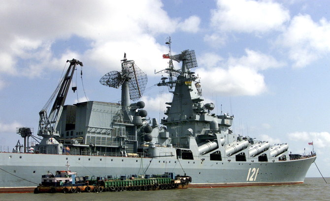Revers majeur pour les Russes : explosions sur le croiseur Moskva, l'Ukraine dit l'avoir frappé