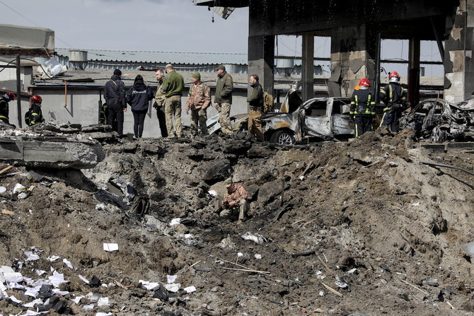Sept morts à Lviv, Kiev veut défendre Marioupol « jusqu'au bout »