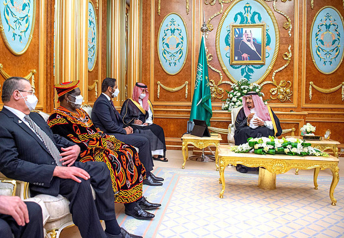 Le roi Salmane reçoit des diplomates à Djeddah