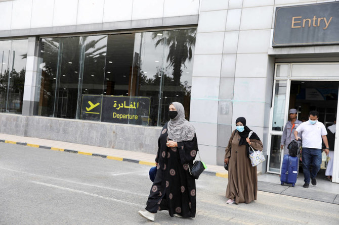 Des passeports délivrés par les Houthis perturbent le départ du premier vol commercial depuis Sanaa