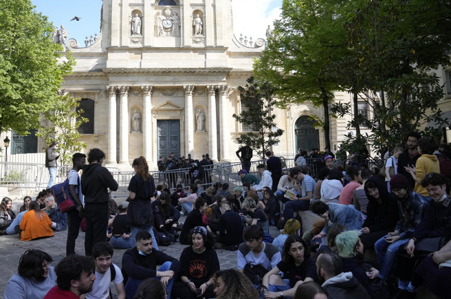 Présidentielle: «Ni Macron ni Le Pen», cri de ralliement des étudiants français
