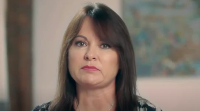 Rachel Webster, 53 ans, a servi dans l'armée pendant 24 ans, dont quatre missions en Irak et en Afghanistan. (Capture d'écran/YouTube)