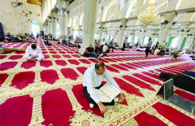 Le département islamique Awqaf de Jérusalem-Est a terminé les préparatifs du Ramadan à la mosquée Al-Aqsa, y compris les dispositions pour les croyants, la planification des sessions religieuses et les repas gratuits. (Fourni)