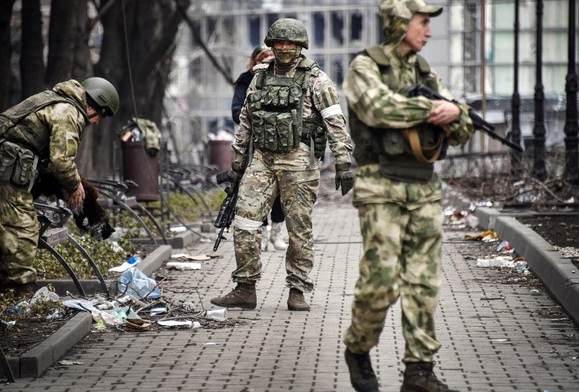 Ukraine: Poutine dit Marioupol «libérée», Biden augmente son aide militaire à Kiev