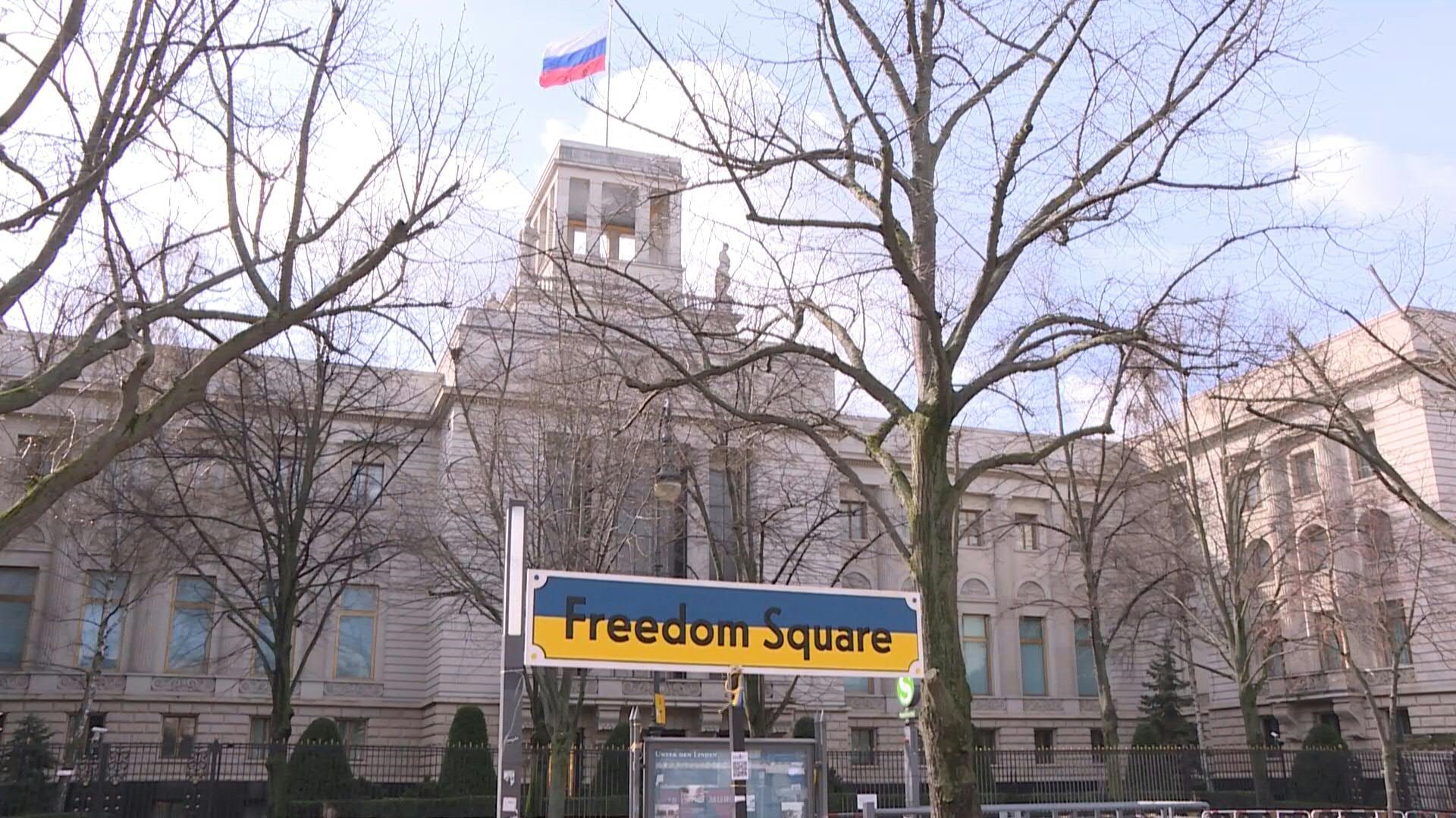 Ukraine: près de 200 diplomates russes expulsés d'Europe en 48 heures