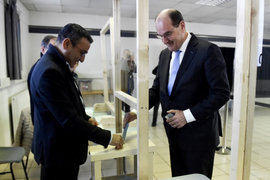 Le Premier ministre français Jean Castex vote pour le premier tour de l'élection présidentielle française dans un bureau de vote de Prades, dans le sud-ouest de la France, le 10 avril 2022 (Photo, AFP).