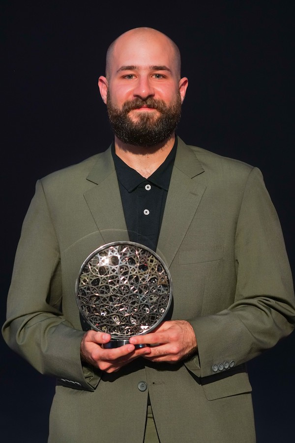 En 2021, Alzayani est devenu le premier lauréat du prix d'art Richard Mille, doté de 50 000 dollars, au Louvre Abu Dhabi. (Fourni)