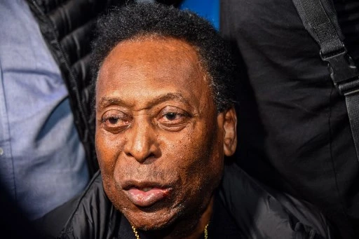 Pelé de nouveau hospitalisé pour poursuivre son traitement contre le cancer