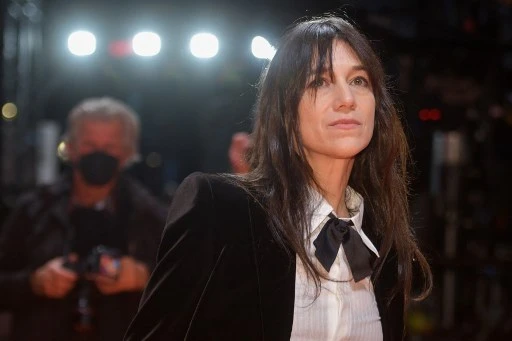 L'actrice française Charlotte Gainsbourg pose sur le tapis rouge lors de la 72e Berlinale, à Berlin, le 13 février 2022. (Photo, AFP)
