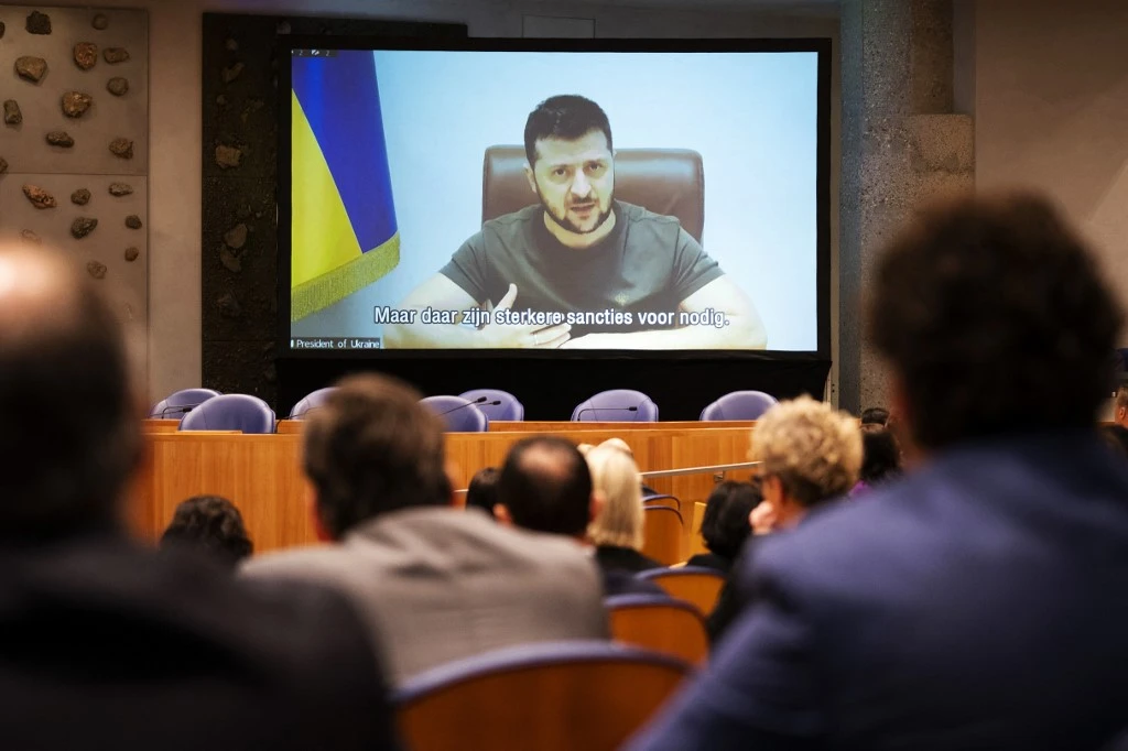 Ukraine: Zelensky prévient que l'armée russe se repositionne pour attaquer l'Est