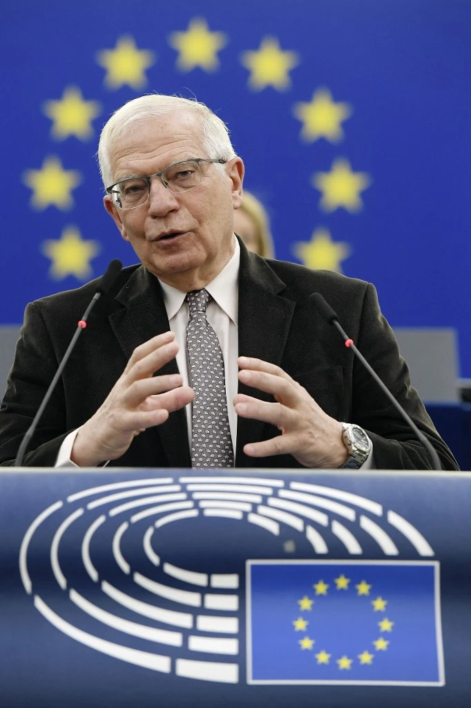 Ukraine: l'UE bannit le charbon russe, prévoit une nouvelle aide militaire