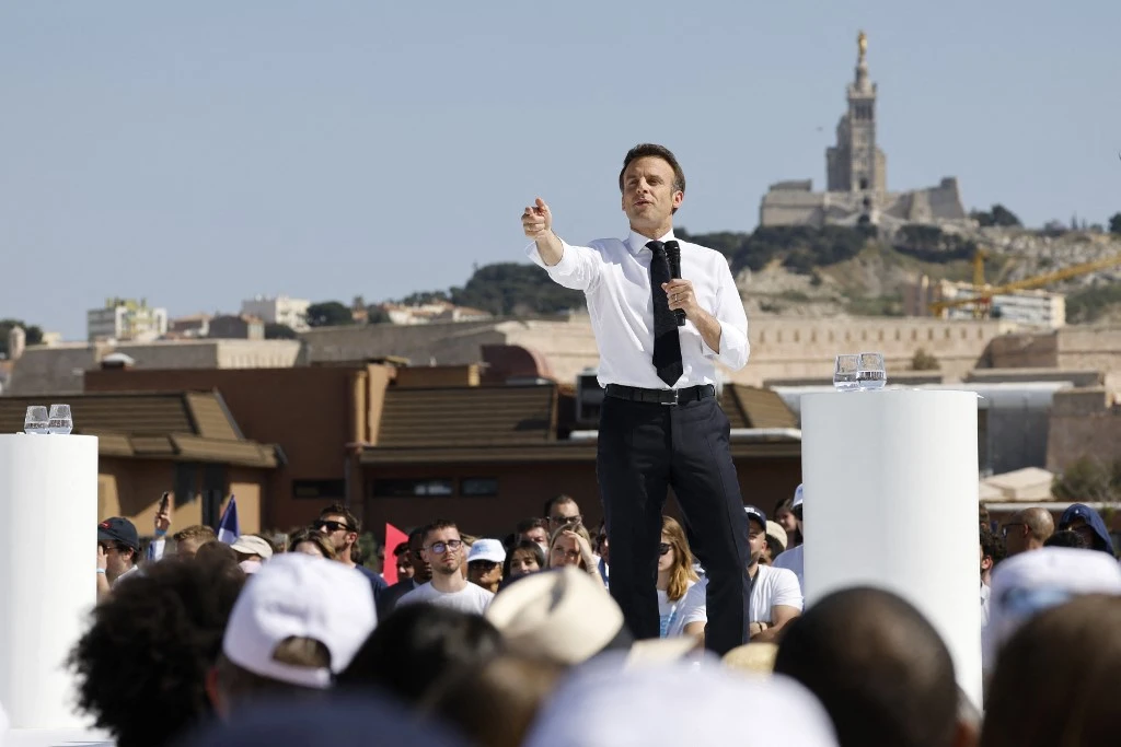 Présidentielle: Macron joue la carte écolo pour rassembler